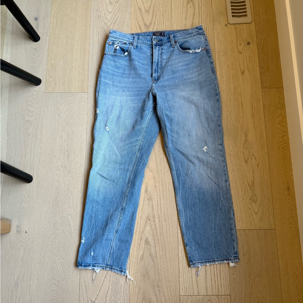 Abercrombie & Fitch Ultra High Rise Mom Jean